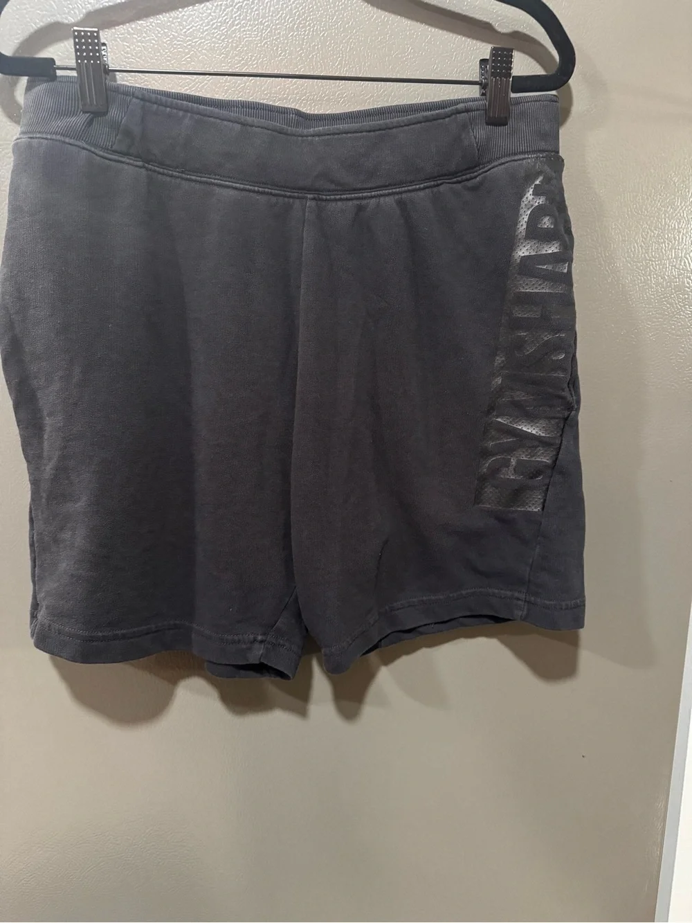 Gymshark Men’s Charcoal Logo Athletic Shorts Size Large